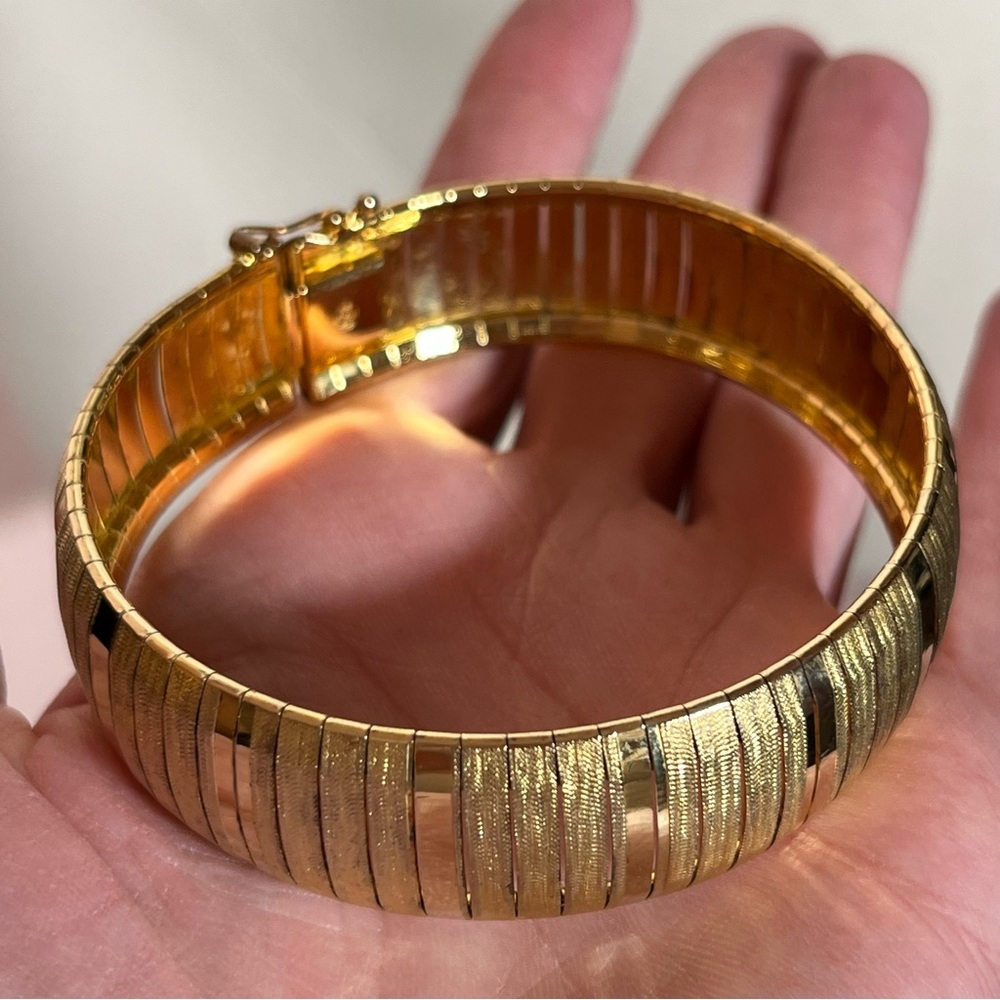 Vintage 80 90 Gold Vermeil Oversized Mobwife Classic Italy thick wide Bracelet - Picture 17 of 17